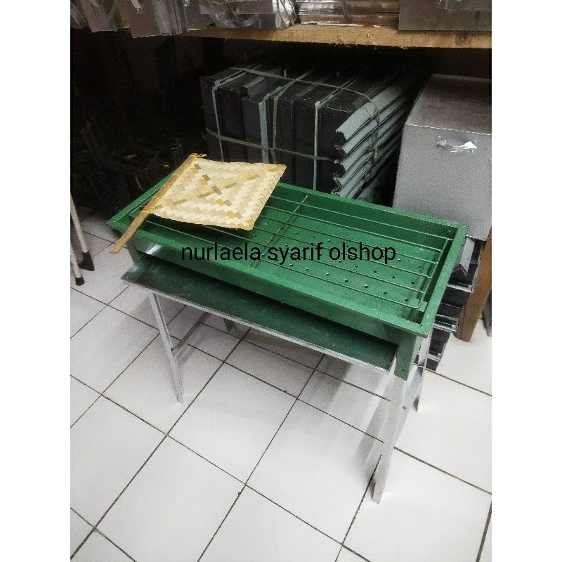 Bakaran Sate Arang Panggangan Kaki Berdiri Hijau