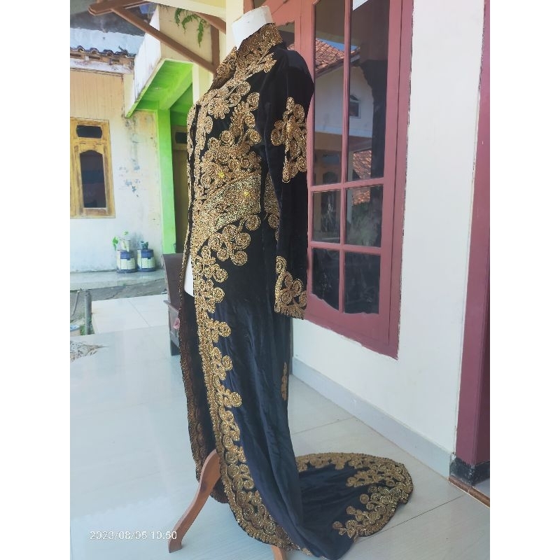 kebaya pengantin bludru hitam