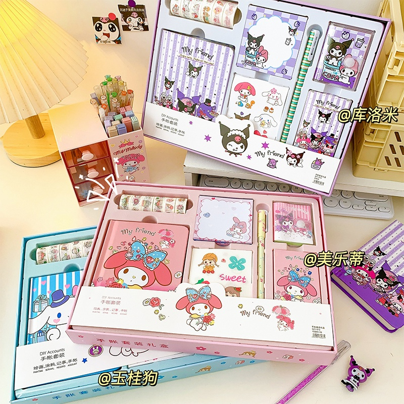 

Sanrio 7 in 1 Kuromi Cinnamoroll Kawaii Anime Buku Pegangan Anime Set Kartun Lucu Kartun My Melody Pensil Pita Stiker Alat Tulis Buku Tulis Kotak Hadiah Mainan
