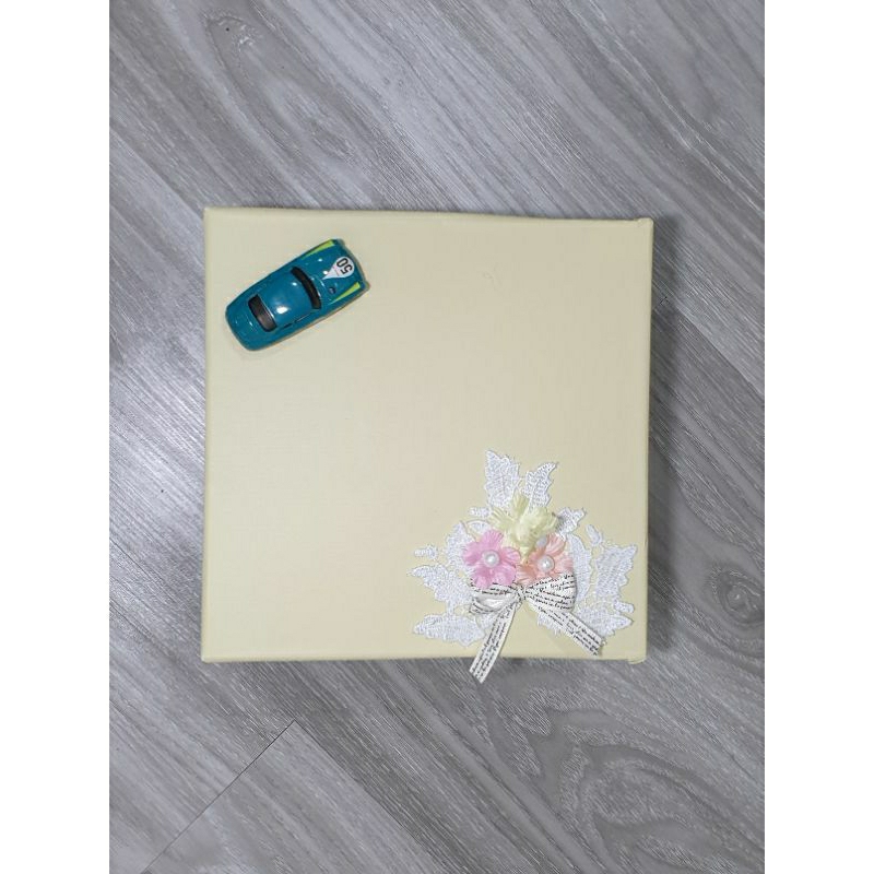 

kotak Kado Soft Yellow Premium Hard Cover