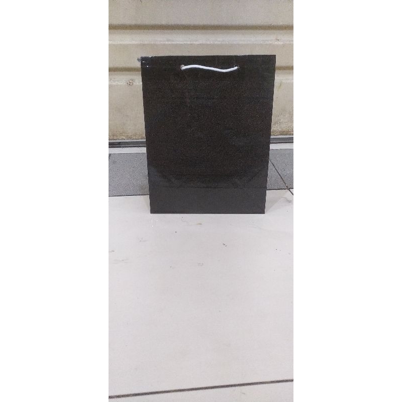 

paper bag buku hitam glossy new isi 12 pcs terlaris dan termurah