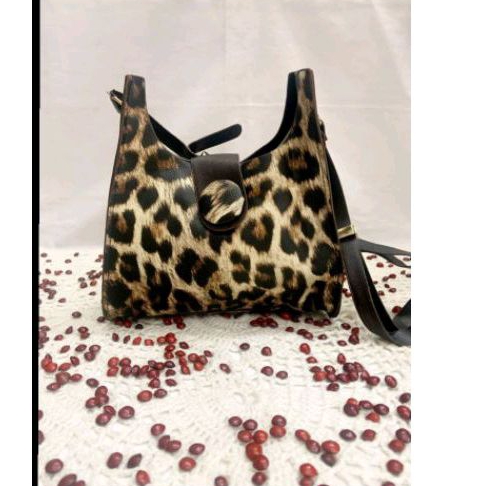 Tas Selempang Leopard