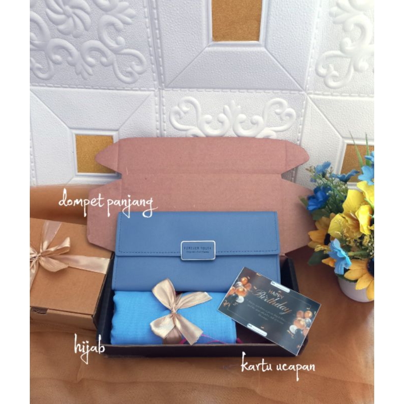 

GIFT BOX CEWEK ULANG TAHUN/HADIAH CEWEK ULANG TAHUN ISI DOMPET DAN HIJAB/HAMPERS CEWEK MURMER/KADO CEWEK