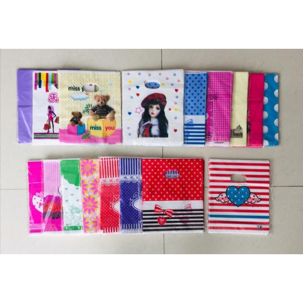 

Plastik Bag / Tas Souvenir Plastik Ukuran 20 X 25 Cm Isi 20 Lembar