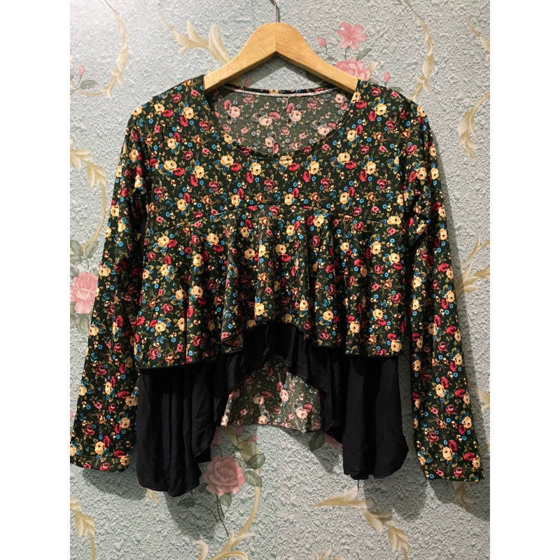 preloved floral blouse crop