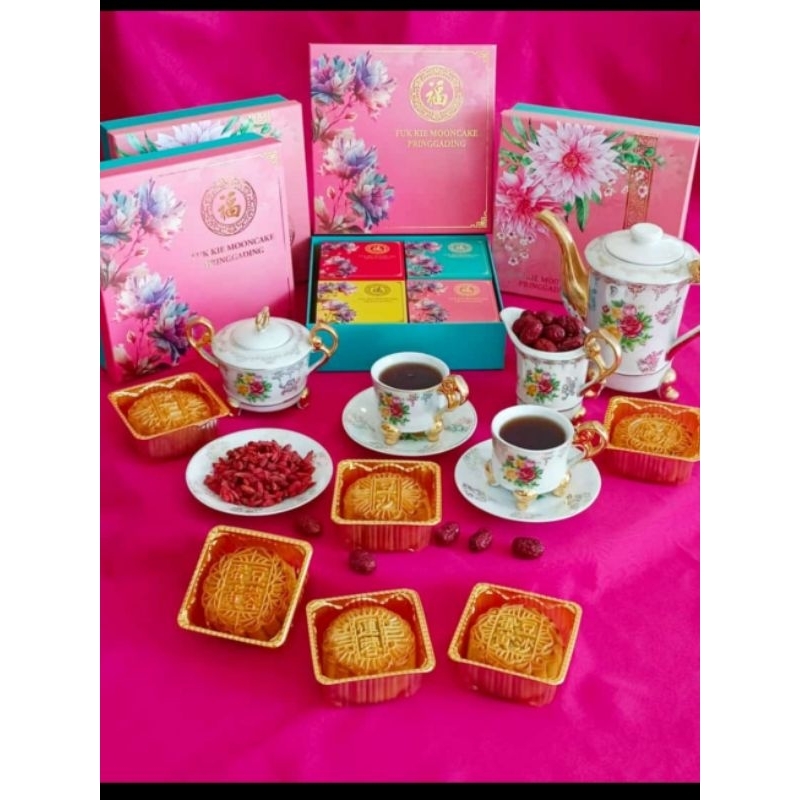 

Fuk Kie Mooncake Pringgading Semarang. isi 1 biji.