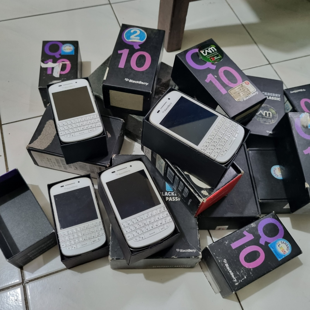 Blackberry BB Q10 4g Minus
