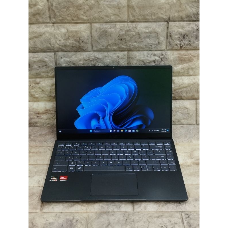 Laptop MSI Modern AMD Ryzen 5 5500U RAM 16 GB SSD 512 GB