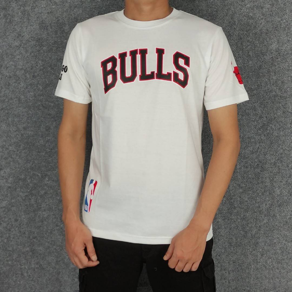 KAOS BULLS BY MITCHELL &amp; NESS - FONT MIRROR KAOS DISTRO PRIA BRANDED LENGAN PENDEK