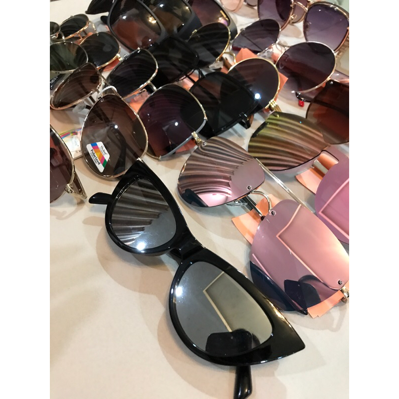 Etalase CO kacamata saat live