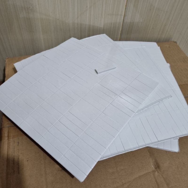 

DOUBLE TAPE serbaguna bahan eva foam ketebalan 3mm (Panjang 4cm x Lebar 1cm)
