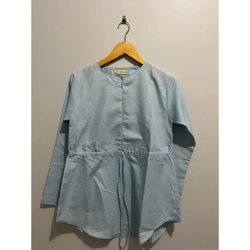 Preloved Blouse Wearing Klamby