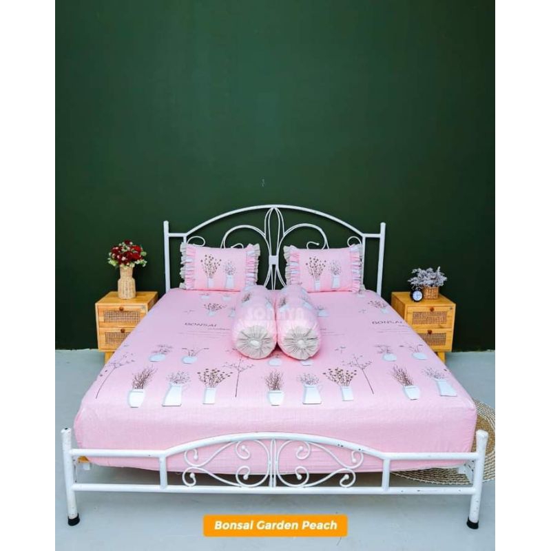 Soraya Bedsheet Sprei Karet Garden Pink King Size