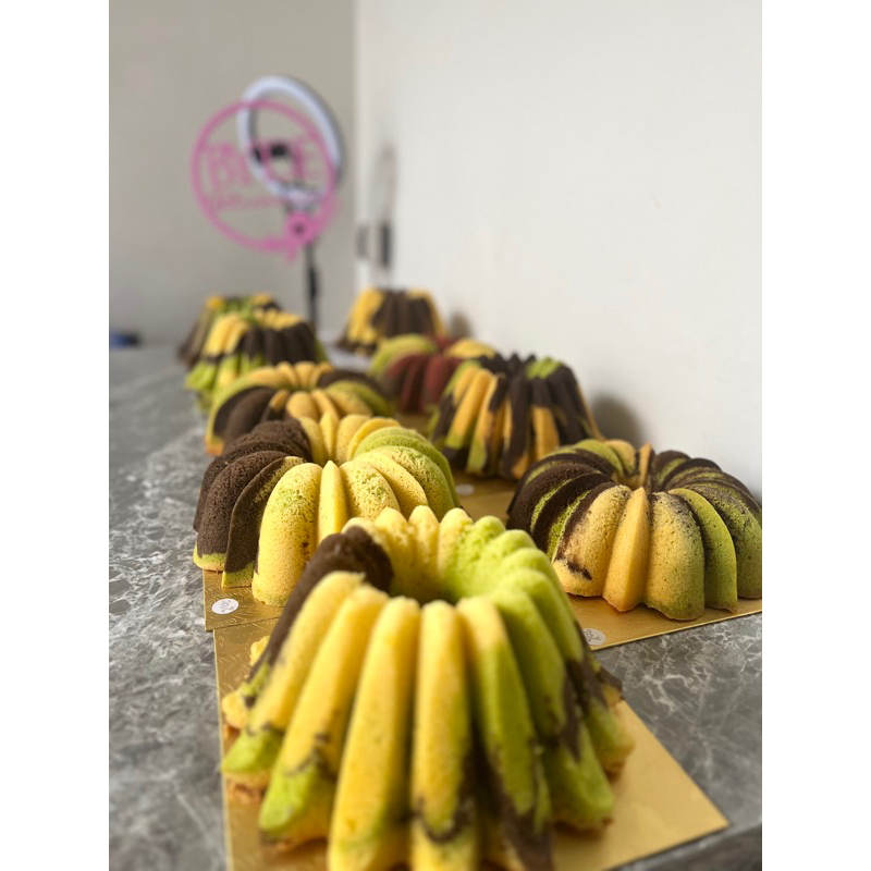 

Red Velvet Pandan Ori Marmer Butter Cake / Marmer Cake / Kue Bolu Marmer / Hampers Marmer Cake