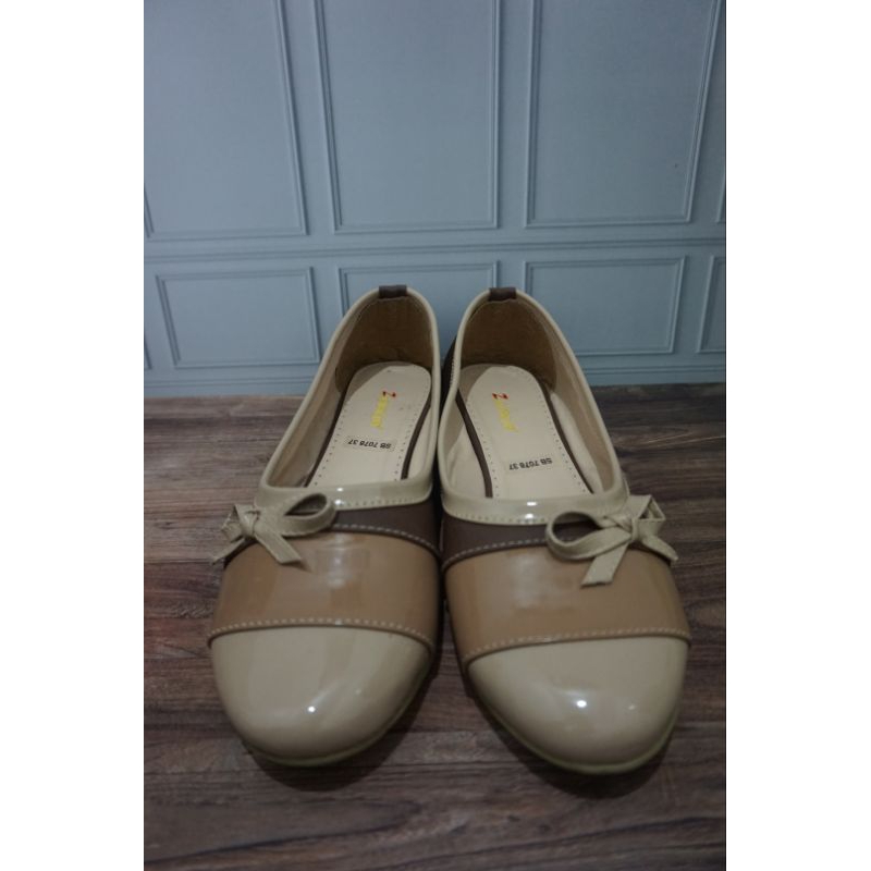 Preloved Flat Shoes Sepatu Wanita Zeintin