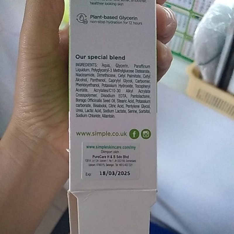 preloved simple hydrating light moisturizer dan simple toner