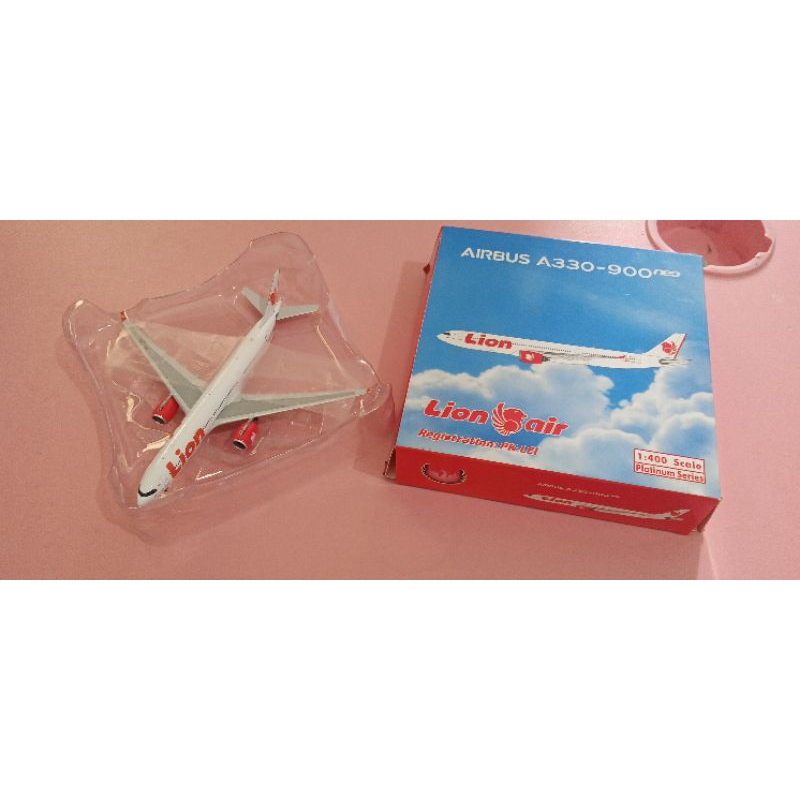 Diecast Pesawat Lion Air Airbus A330-900 Neo Skala 1:400 Merek Phoenix