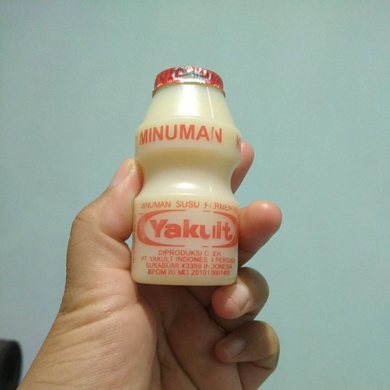 

Yakult minuman kesehatan biar usus glowing, dijual satuan