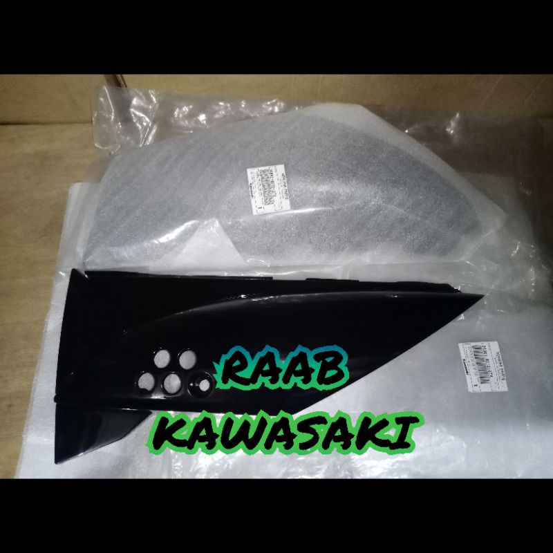 cover body belakang hitam set kanan kiri klx 150 S L original kawasaki
