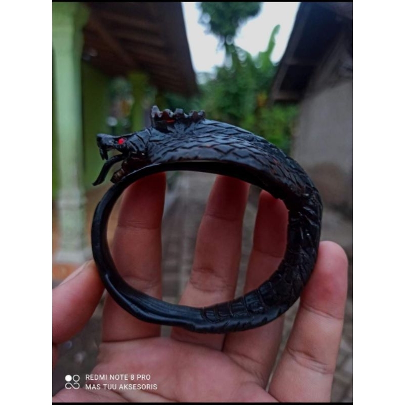 Gelang Akar Bahar Merah Ukir Ular Kobra bermahkota Original dan Berkualitas