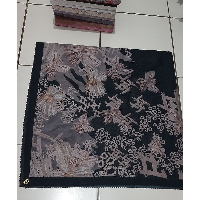 Preloved Les Amities 1 Buttonscarves Black