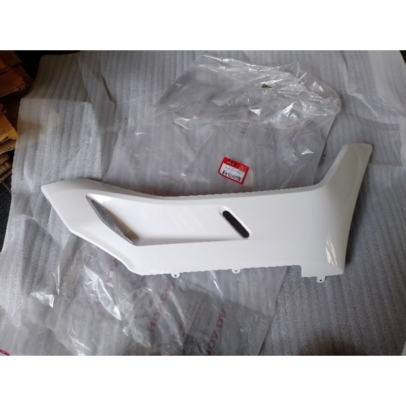 cover r floor underside under side dek samping bawah PCX 150 k97 kanan putih