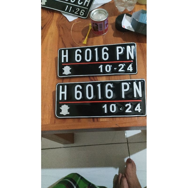 PLAT CUSTOM,PLAT MOTOR CUSTOM,PLAT CUSTOM HITAM,PLAT CUSTOM PUTIH,AKSESORIS SEPEDA MOTOR,VARIASI MOT