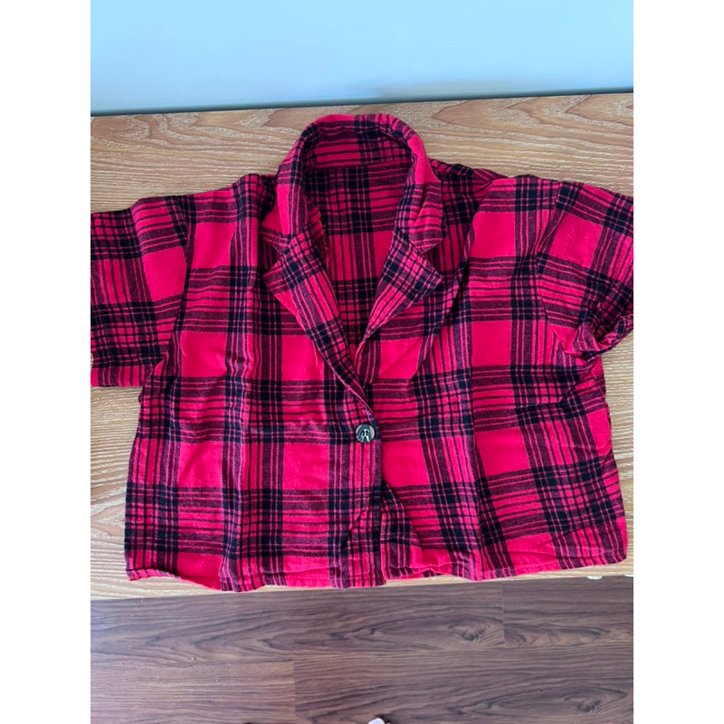 outer crop top kemeja atasan merah kotak kotak preloved