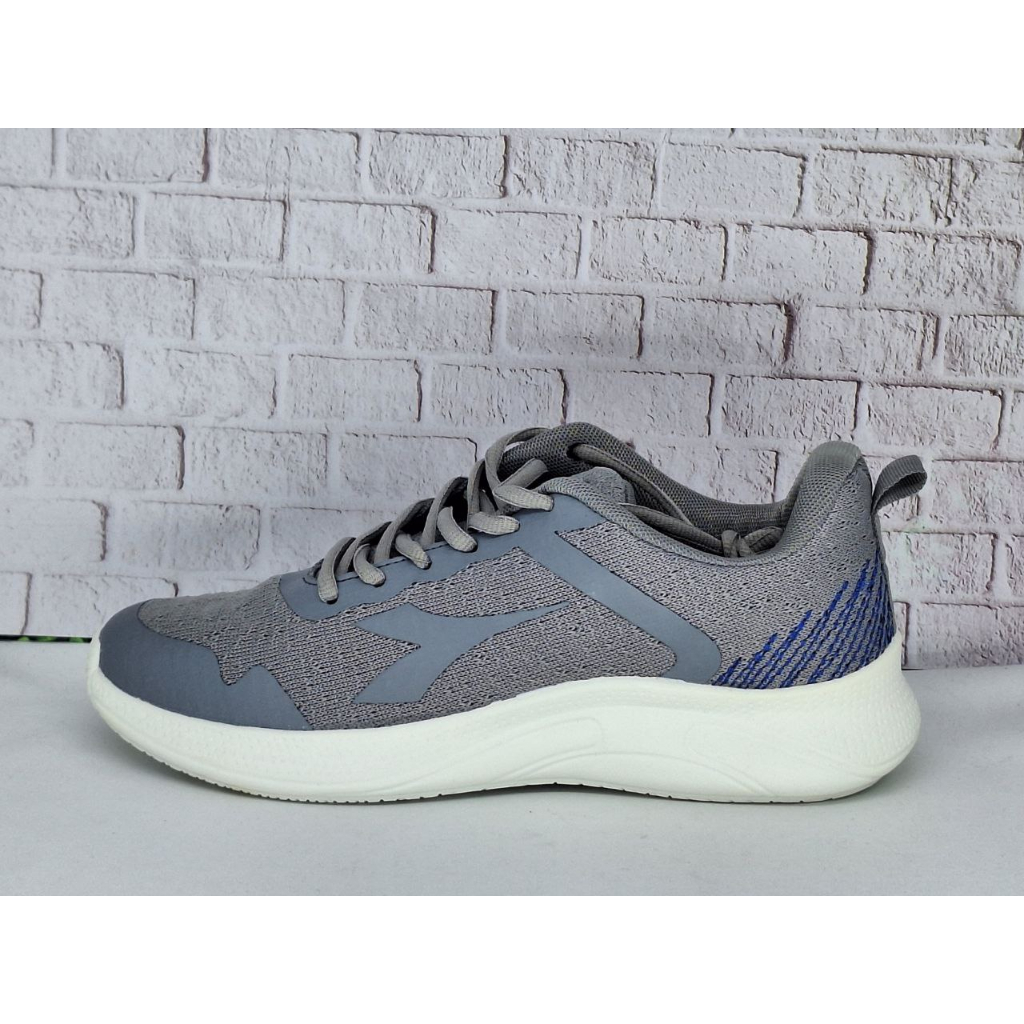 Sepatu lari pria grey DIADORA MEN 100% Original