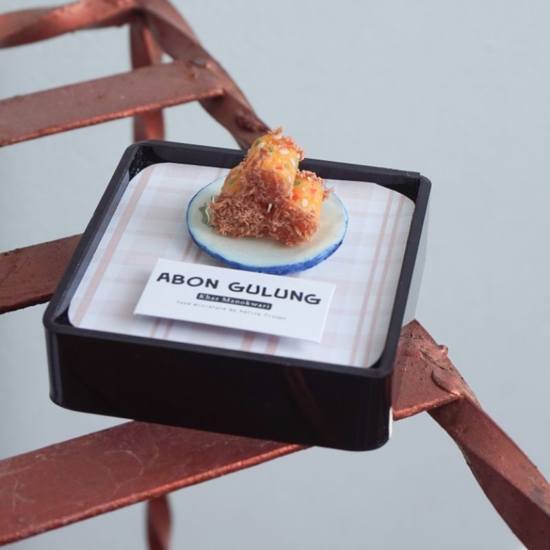abon gulung khas manokwari polymer clay miniature - miniature in acrylic box dan bros/pin