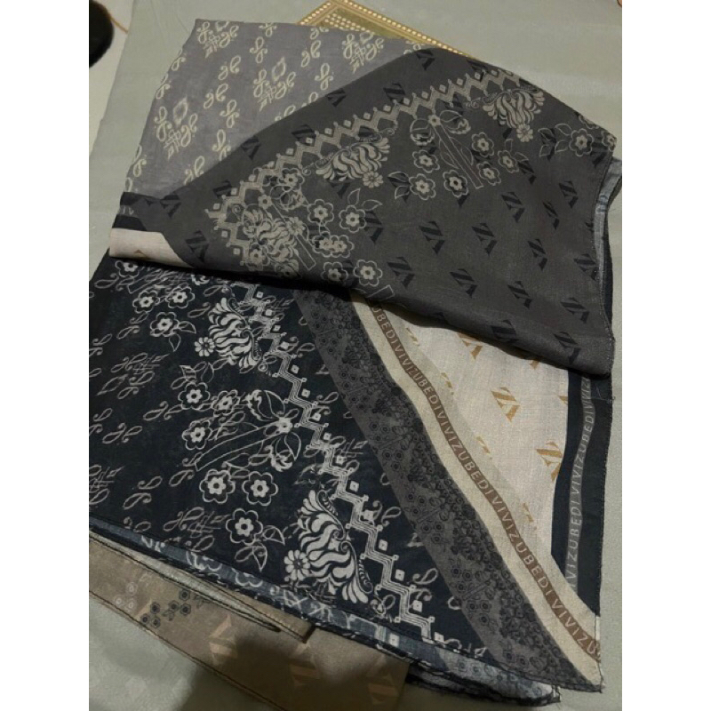 Preloved Vivi zubedi Nayara scarf dobby black