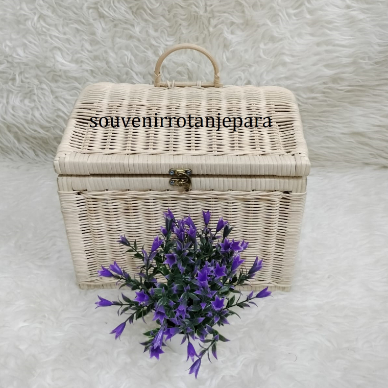 Peti harta karun rotan/peti rotan