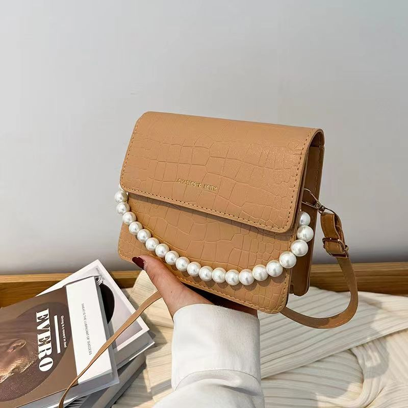 Tas Selempang Untuk Wanita Dengan Aksen Rantai Trendy Korean Style Bahan PU Fashion Wanita