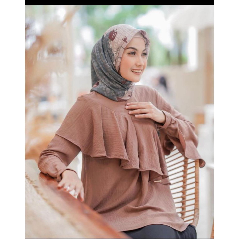 claire blouse wearingklamby