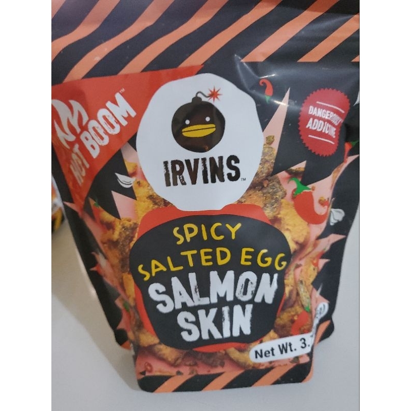 Irvins irvin singapore salted egg fish skin potato keripik cemilan snack 105 gr