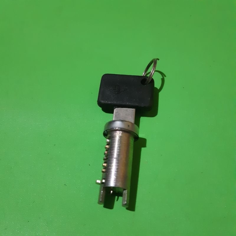 ANAK KUNCI JOK BAGASI VESPA PX EXCEL STRADA