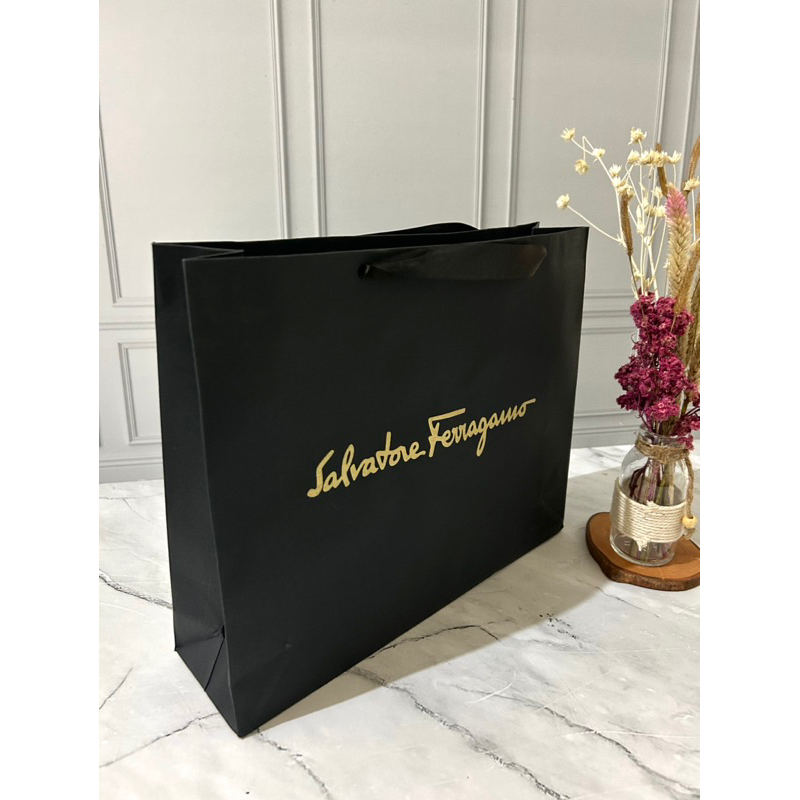 

Paper Bag Salvatore Feragamo Pembungkus Kado