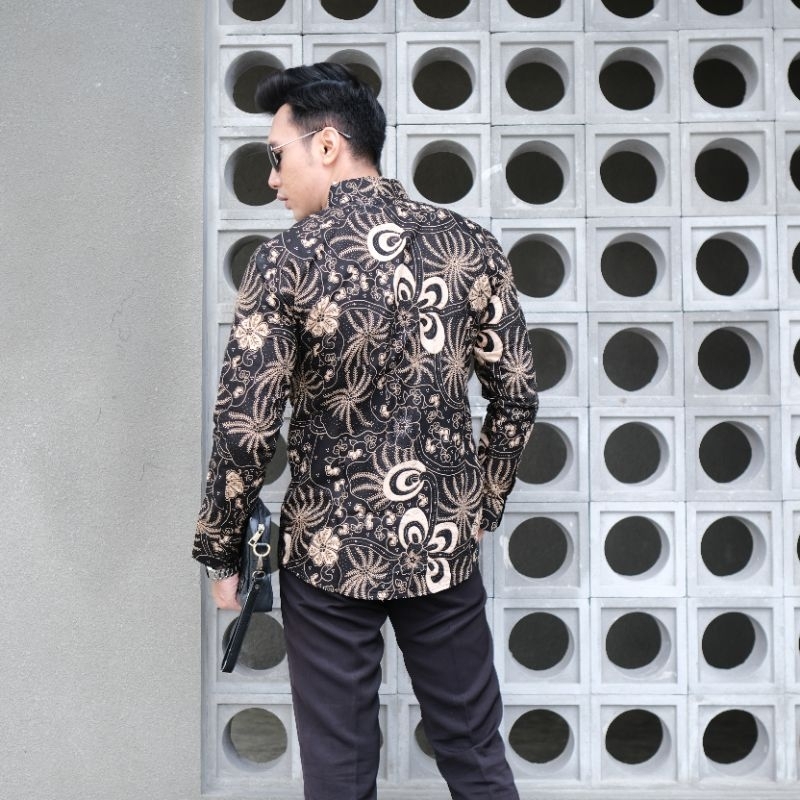 Baju Batik Cowok Laki Laki Terbaru Premium Lengan panjang hitam kombinasi brand resmi kertojoyo baju batik pria exklusif terbaru