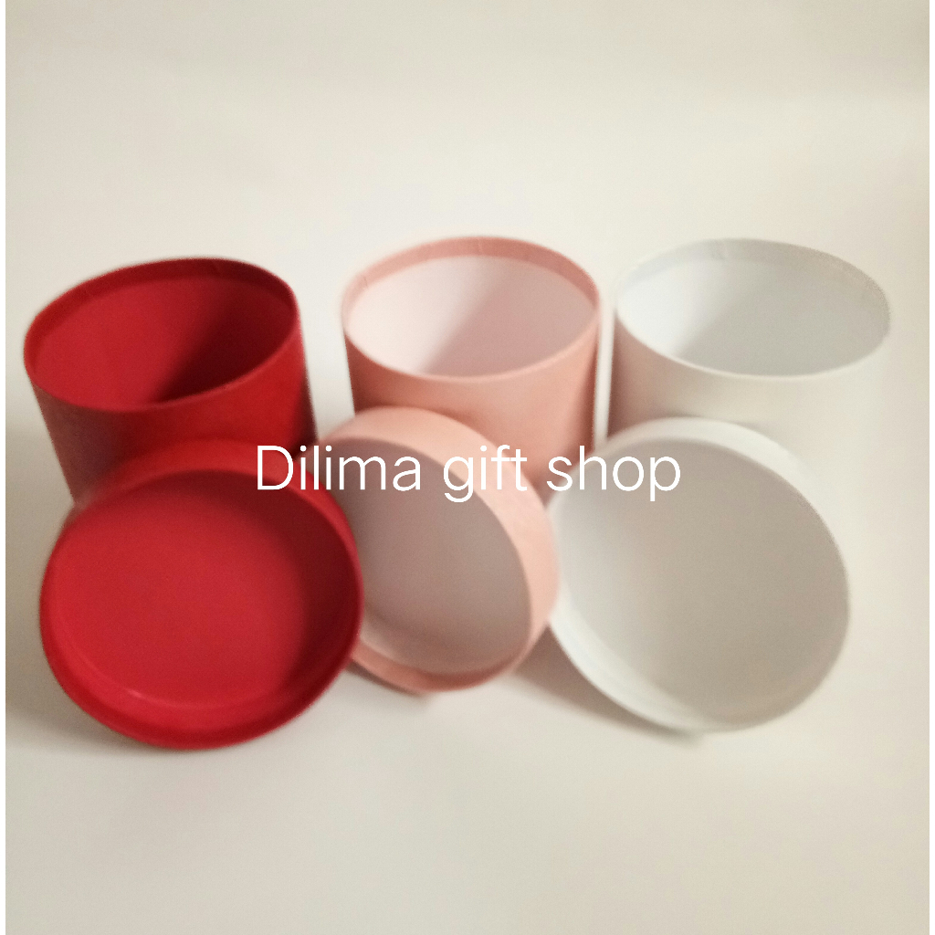 

Bloom Box Gift Box Bulat D13 T12 / Flower Box Bulat / Mini Bloom Box Flower Bulat / Round Flower Box / Box Bulat / Tabung Mini Bloom Box Flower Bulat ng Kotak Bunga / Bloom Box Diameter 13cm Tinggi 12cm / Round Box Bunga / Bloom Box Bunga
