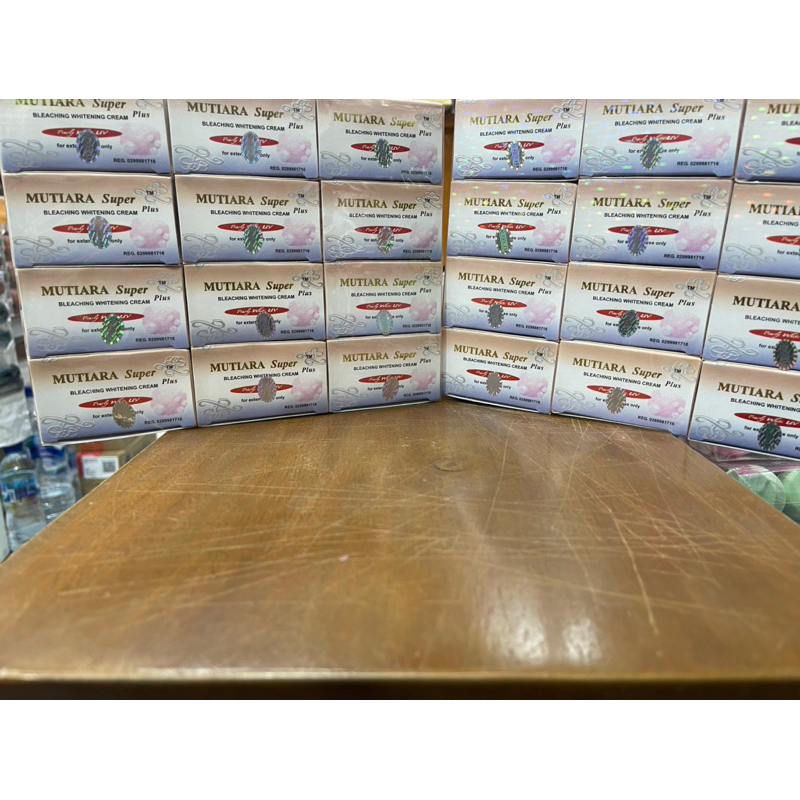 krim MUTIARA PINK SET. krim set pencerah wajah (krim siang dan krim malam) . TERLARIS DAN TERMURAH .