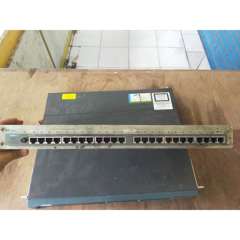 Swich hub D-link DE 824TP 24 port