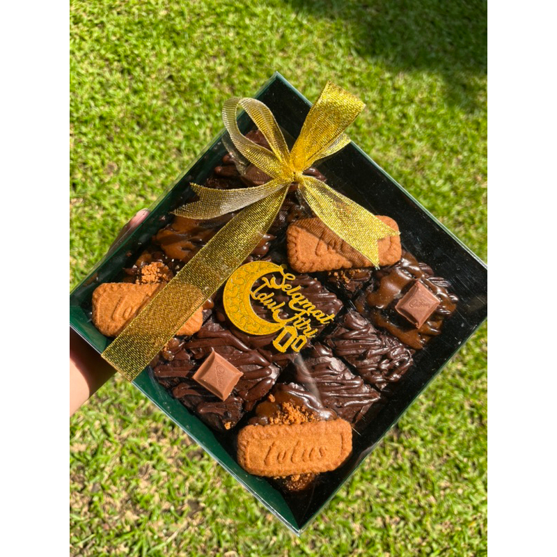 

HAMPERS LEBARAN - Fudgy Brownies Premium Lotus Biscoff