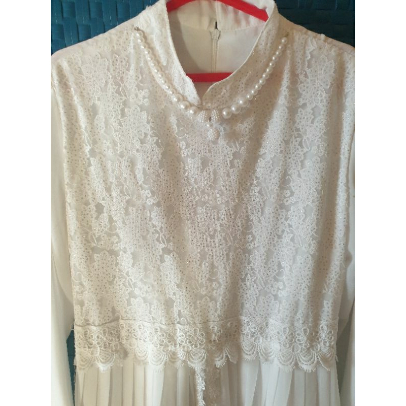 gamis putih plisket brukat brokat mewah preloved