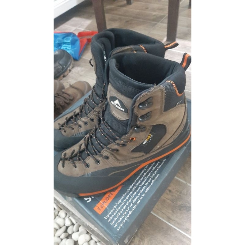 sepatu boot eiger python