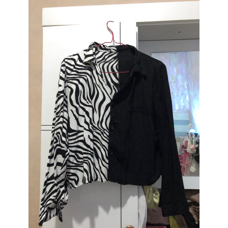 PRELOVED- kemeja two tone / kemeja crop / crop shirt zebra