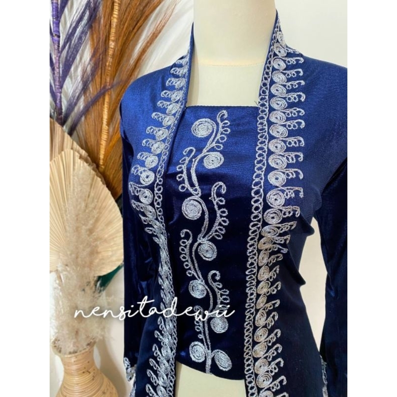 Kebaya Bordir Zirconia, Model Kutubaru - Warna Navy [bordir silver]