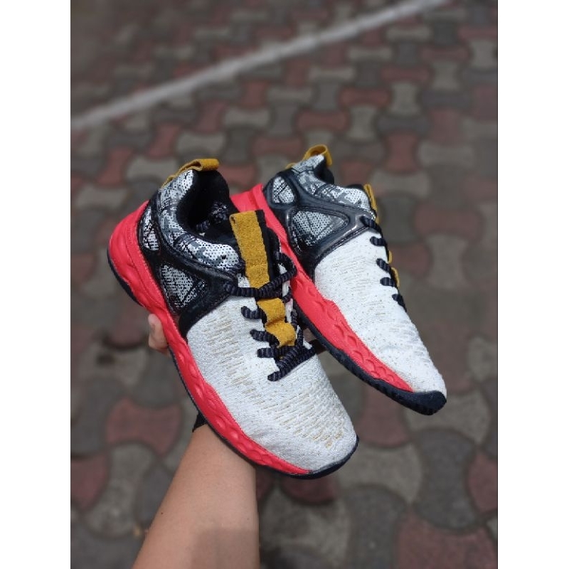 Sepatu Voli Fixch Blitzkrieg - Off White/Black/Red