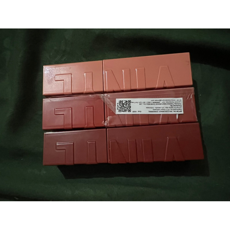 Maybelline Superstay Vinyl Ink. preloved