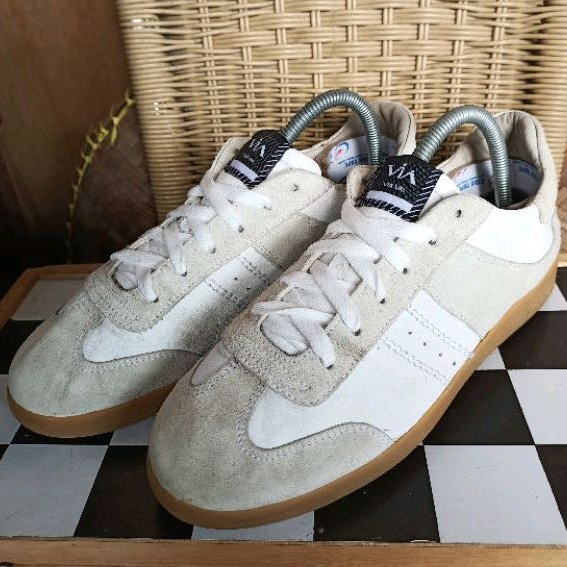 Sepatu Vintage Eropa Via Via Second