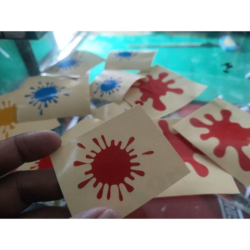

stiker cutting percikan cicak